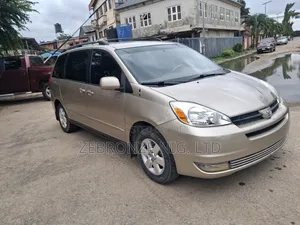 Toyota Sienna 2004 Gold