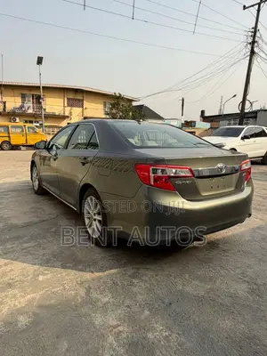 Toyota Camry XLE 4dr Sedan (2.5L 4cyl 6A) 2012 Green
