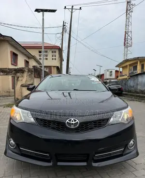 Toyota Camry SE 4dr Sedan (2.5L 4cyl 6A) 2014 Black