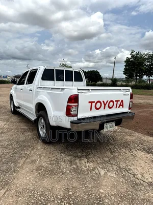 Toyota Hilux 2006 White