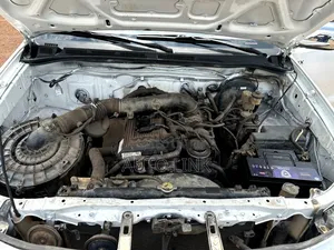 Toyota Hilux 2006 White