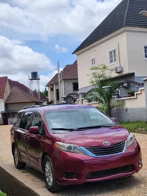 Toyota Sienna 2013 Red