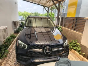 Mercedes-Benz GLE-Class 2022 Blue