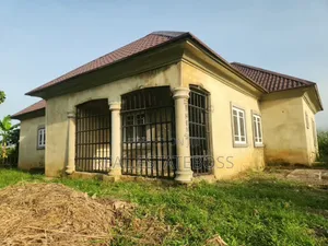 4bdrm Bungalow in Uyo for sale