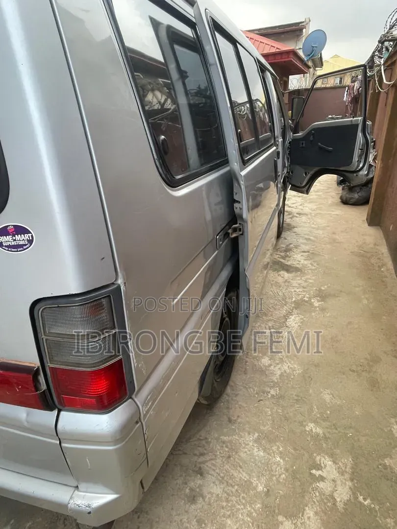 Mitsubishi L300 2001 Silver