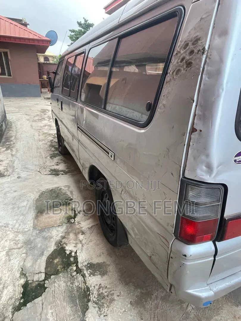 Mitsubishi L300 2001 Silver