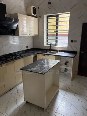 4bdrm Shared Apartment in Orchid Round About, Chevron for rent