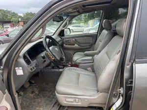Toyota Sequoia Limited 4dr SUV (4.7L 8cyl 5A) 2005 Gray