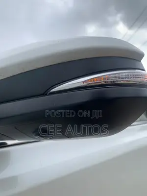 Toyota RAV4 SE 4dr SUV (2.5L 4cyl 6A) 2018 White