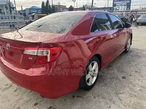 Toyota Camry SE 4dr Sedan (2.5L 4cyl 6A) 2014 Red