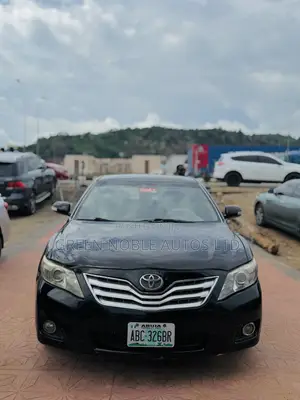 Toyota Camry Base 4dr Sedan (2.5L 4cyl 6M) 2010 Black
