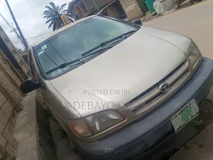 Toyota Sienna 2000