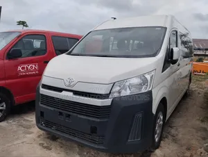 Toyota HiAce 2022 White