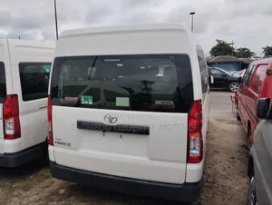 Toyota HiAce 2022 White