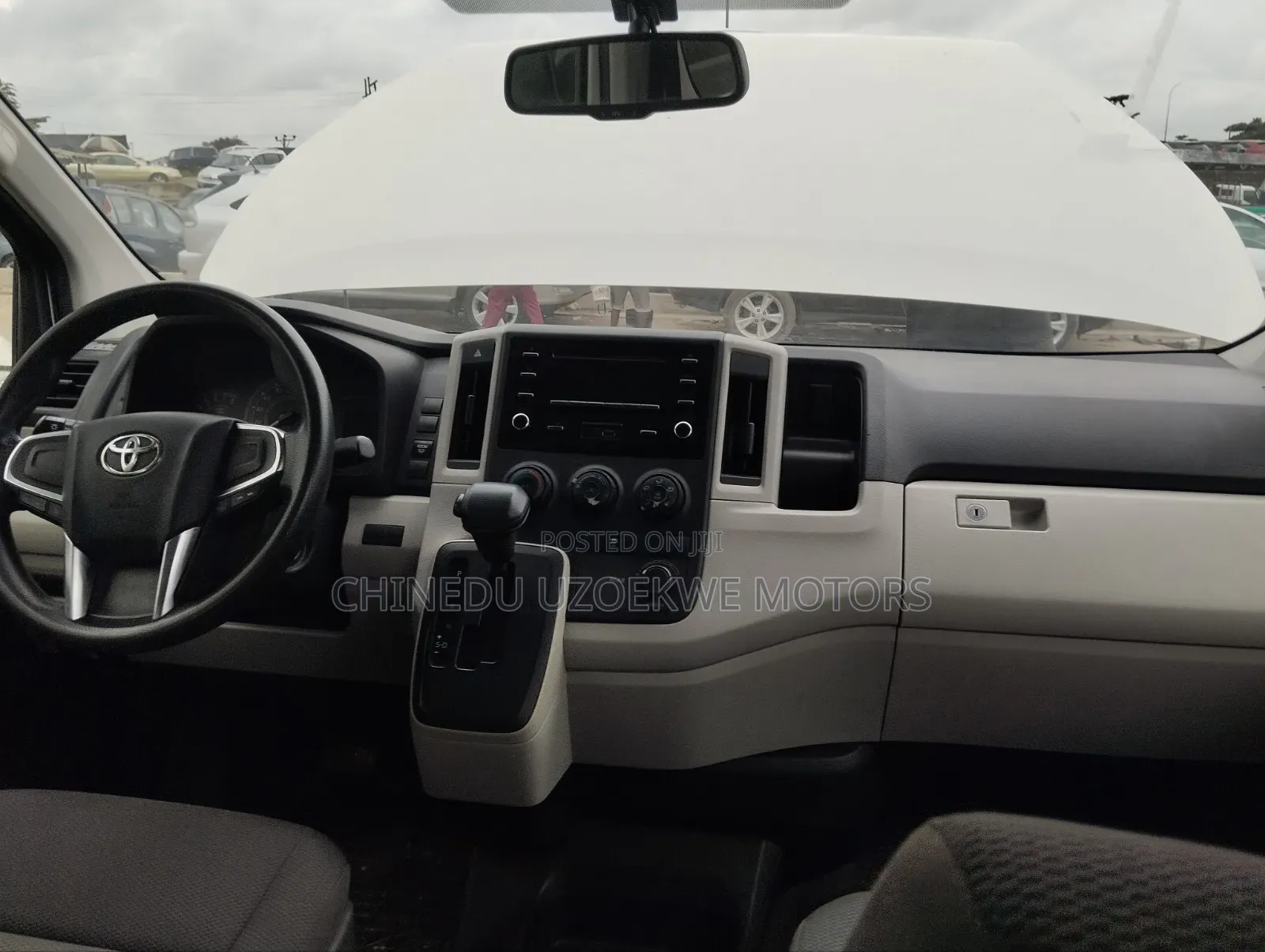 Toyota HiAce 2022 White