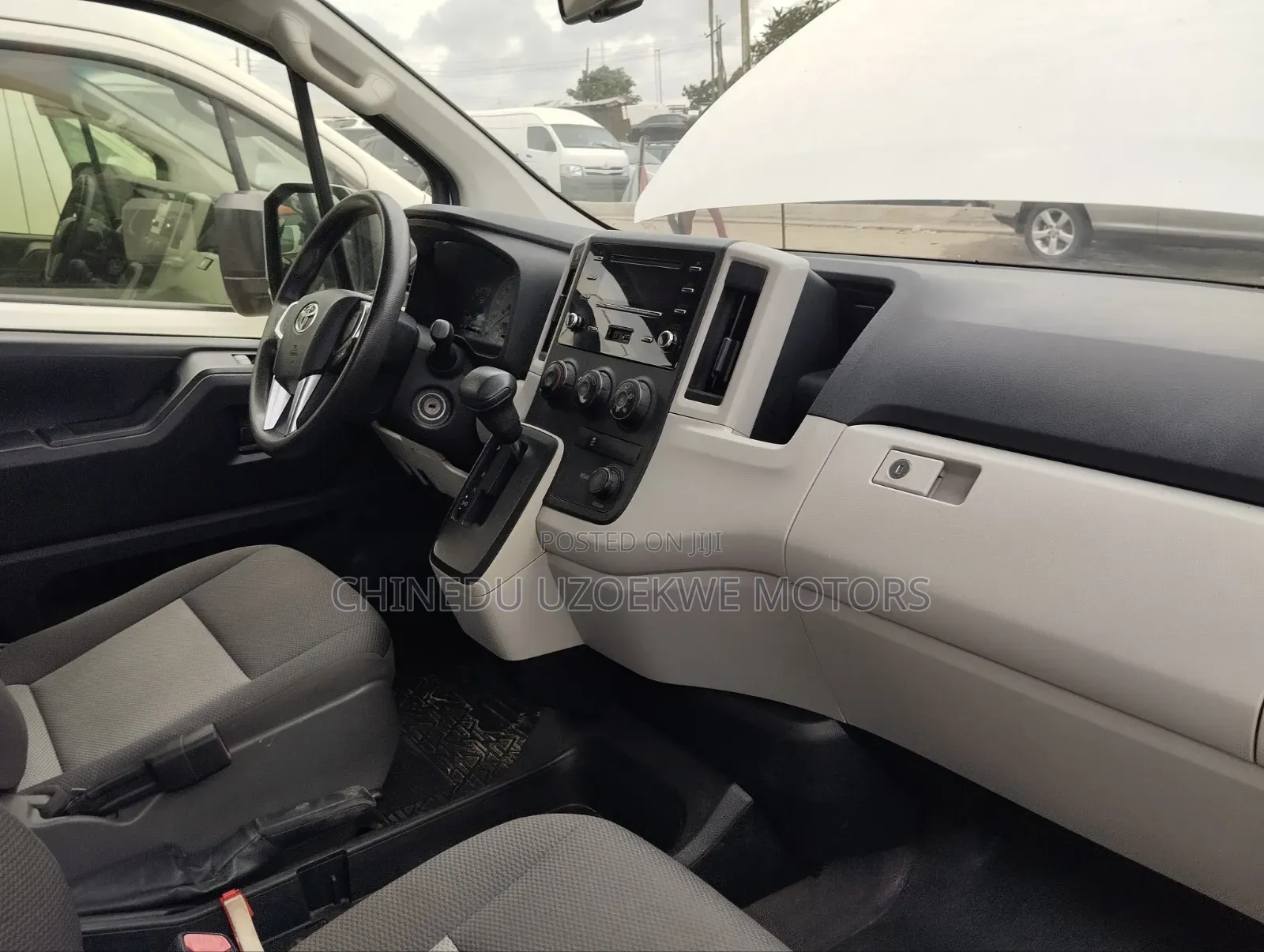Toyota HiAce 2022 White