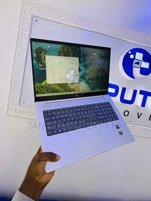 Laptop HP Envy 17 16GB Intel Core Ultra 7 SSD 512GB