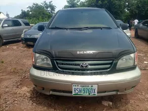Toyota Sienna 2002 Green