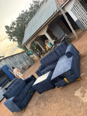 7 Seater L-Shape Set of Chairs With Centre Table