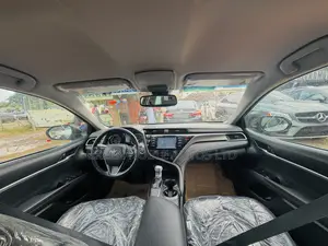 Toyota Camry SE FWD (2.5L 4cyl 8AM) 2018 Silver