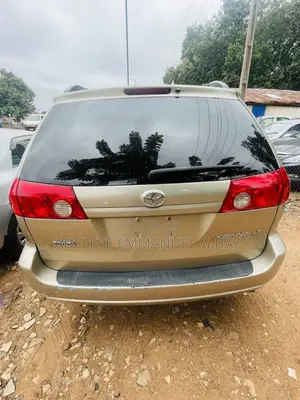 Toyota Sienna LE AWD 2005 Gold