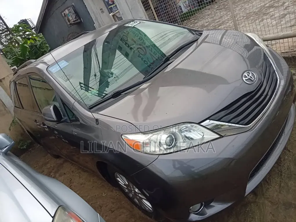 Toyota Sienna 2012 Gray