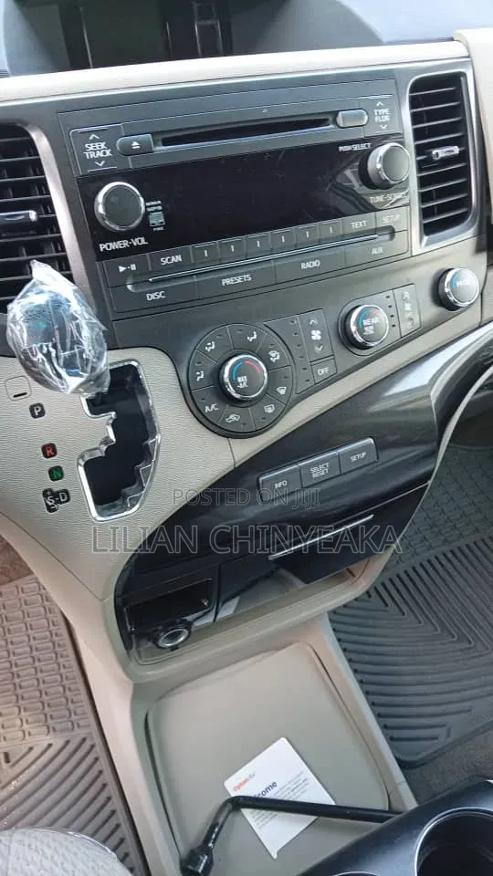 Toyota Sienna 2012 Gray
