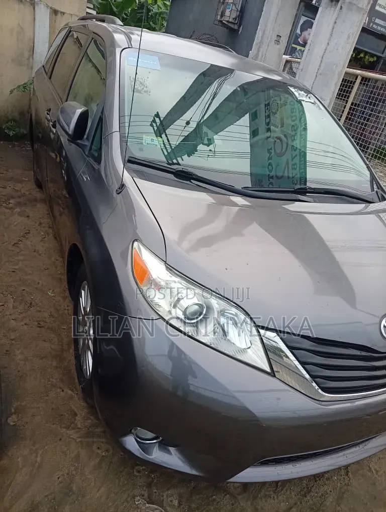 Toyota Sienna 2012 Gray