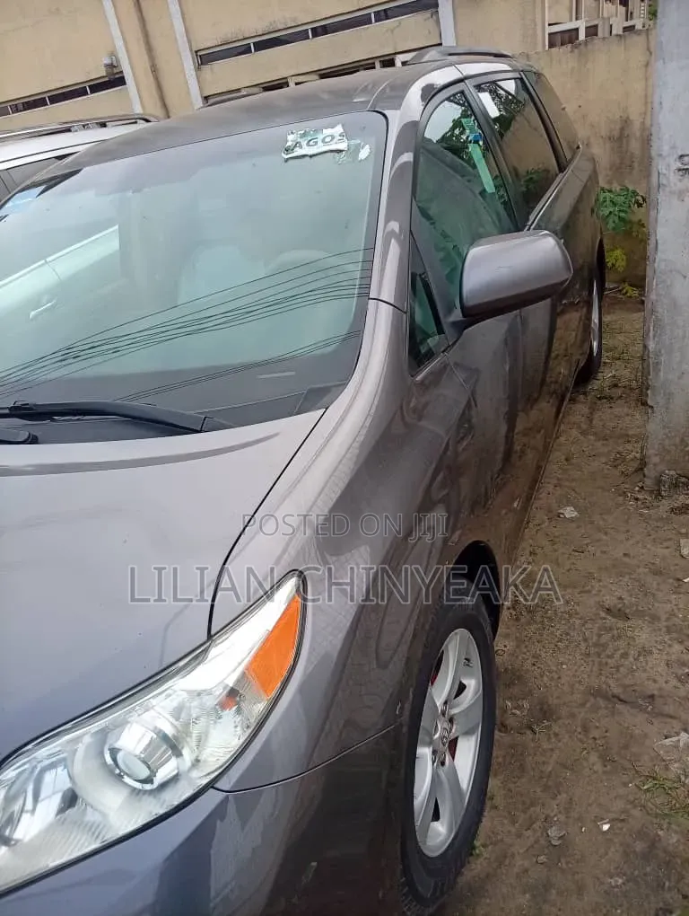 Toyota Sienna 2012 Gray