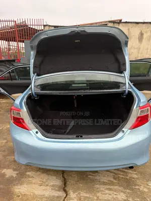 Toyota Camry LE 4dr Sedan (2.5L 4cyl 6A) 2013 Blue