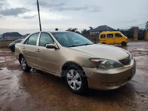 Toyota Camry 2005 Gold
