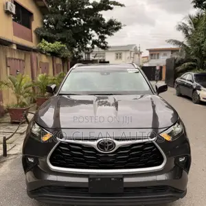 Toyota Highlander XLE 2022 Gray