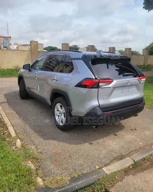 Toyota RAV4 2021 Silver