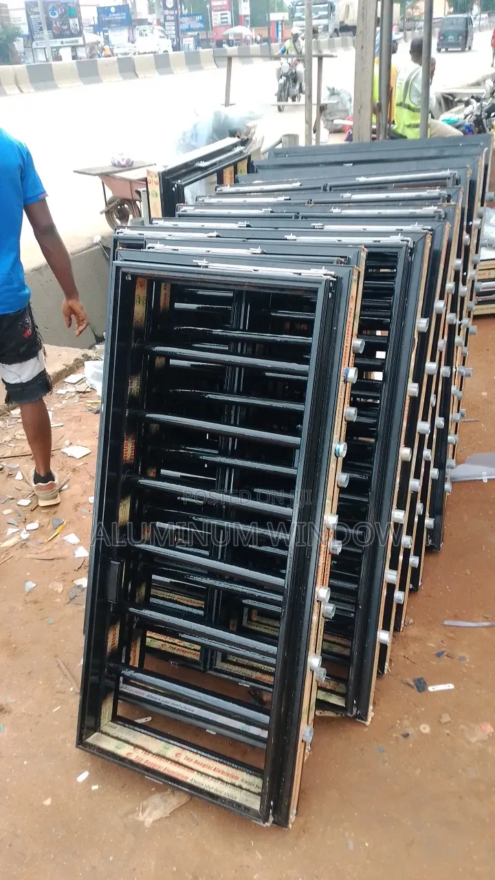 Frameless Structural Window With Pipe and Net