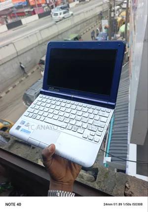 Laptop Toshiba NB300 2GB Intel Atom HDD 160GB