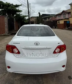 Toyota Corolla LE 4dr Sedan (1.8L 4 cyl 4A) 2009 White