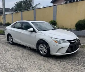 Toyota Camry XLE 4dr Sedan (2.5L 4cyl 6A) 2016 White