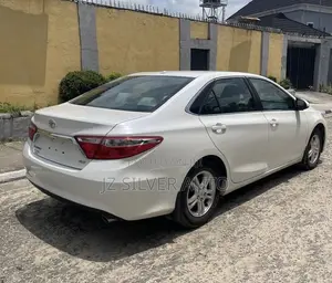 Toyota Camry XLE 4dr Sedan (2.5L 4cyl 6A) 2016 White