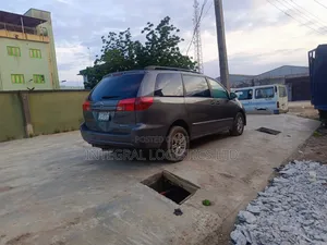 Toyota Sienna 2004 Gray