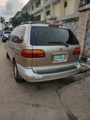 Toyota Sienna 2001 Gold