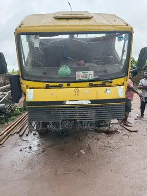 Mercedes Benz 814 Rigid Truck - Nigerian Use - 6 Cylinders