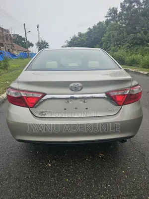 Toyota Camry 2016 Gold