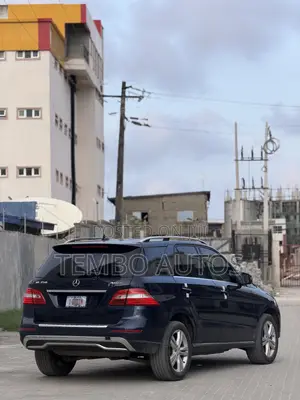 Mercedes-Benz M Class ML350 4dr SUV (3.5L 6cyl 7A) 2015 Blue