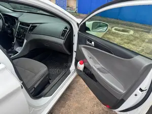Hyundai Sonata GLS Sedan FWD (2.4L 4cyl 6A) 2013 White