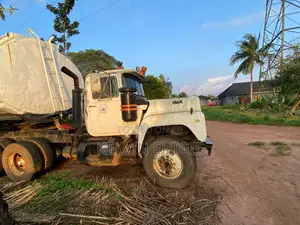 Mack R Model Tanker 2004 White