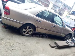 Mercedes-Benz C180 2000 Gold