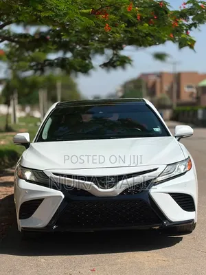 Toyota Camry 2018 White