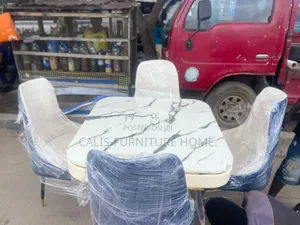 4 Seaters Dinning Table