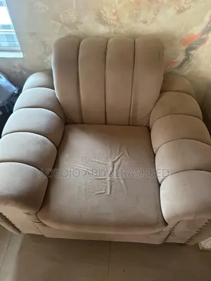 7 Sitter Sofa With Center Table