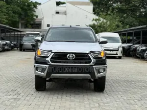 Toyota Hilux 2022 Black